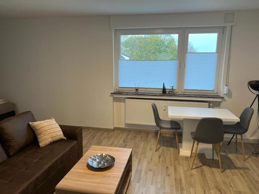 Eine Modern Renovierte Wohnung Mit Balkonterrasse. Lubbecke Esterno foto