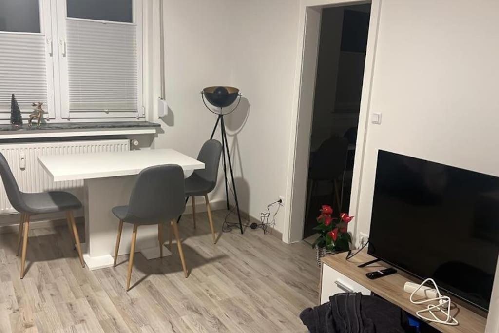 Eine Modern Renovierte Wohnung Mit Balkonterrasse. Lubbecke Esterno foto