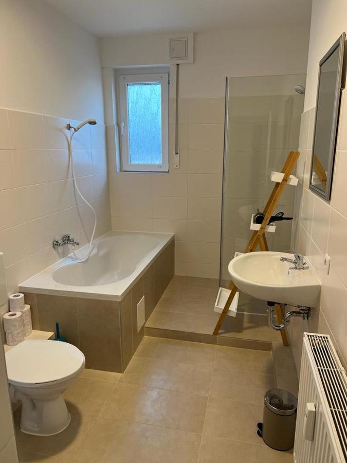 Eine Modern Renovierte Wohnung Mit Balkonterrasse. Lubbecke Esterno foto